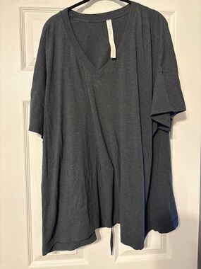 lululemon athletica Dark Gray V-Neck Short Sleeve Tee
